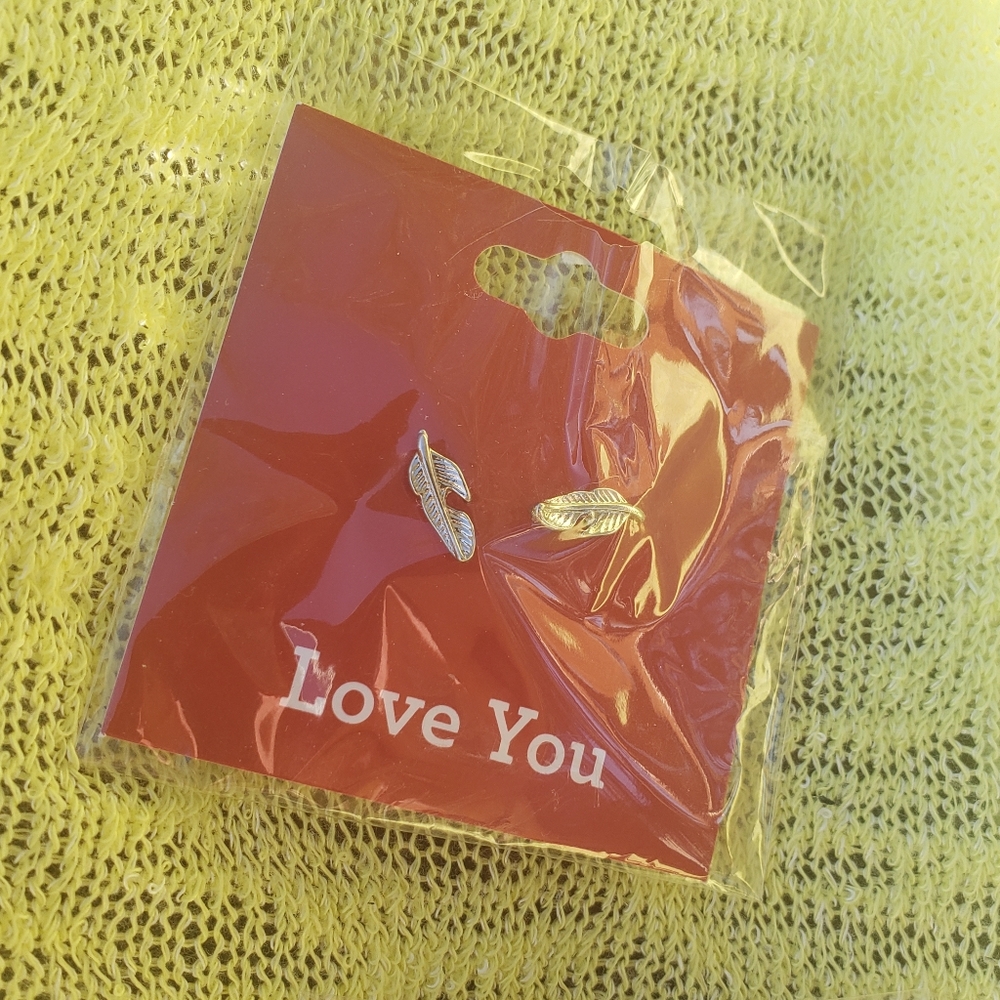🖐5/$25🖐NWT stud earrings - Picture 3 of 7